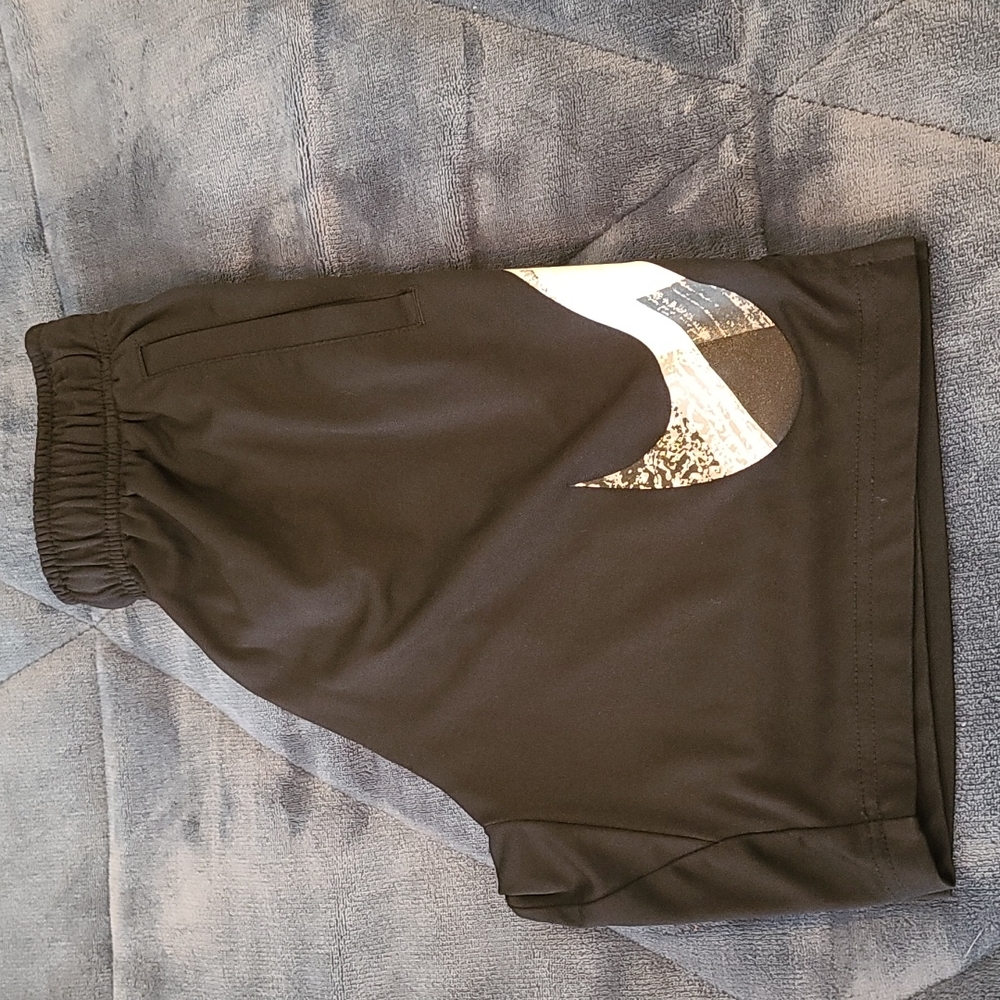 Nike black youth shorts size M with pockets